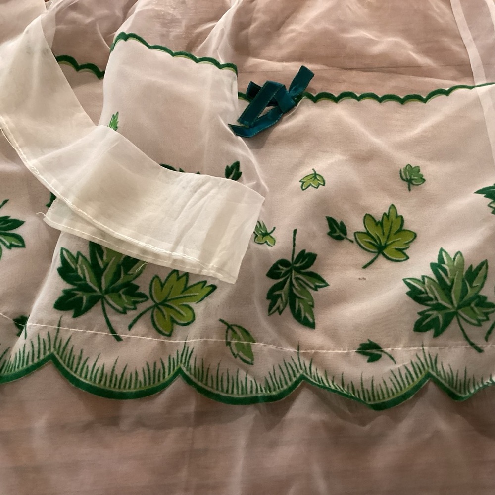 Vintage dinner party apron,colorful ivy print,3 pocket front